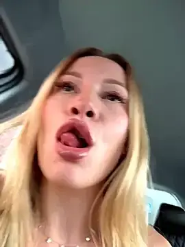 Stripchat Live Sex Cam of LavenderHot