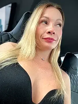 Stripchat Sex Cam of LavenderHot