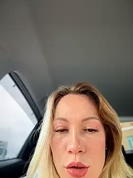 Stripchat Sex Cam of LavenderHot