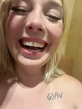 Stripchat Live Porn of CherryAuroraa