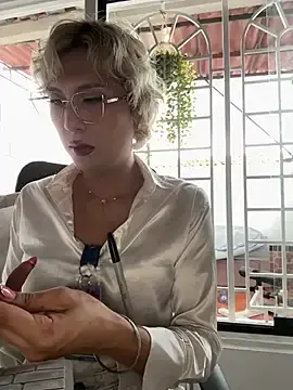 Stripchat Free Live Porn of conny_latina