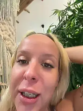 Stripchat Sex Chat of LikaCat