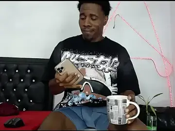 Stripchat Nude Webcam of Damian_hart_24CM
