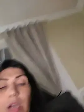 Stripchat Live Sex Cam of LittleMissEeve