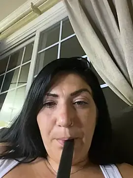 Stripchat Sex Cam of LittleMissEeve