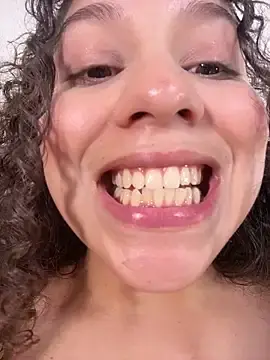 Stripchat Live Porn of Shara_dreams