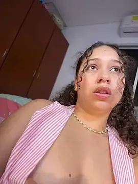 Stripchat Free Porn Cam of Shara_dreams