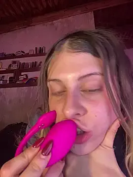 Stripchat Live Sex Cam of FlorBich