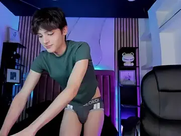 Stripchat Live Sex Cam of MathiasGreen_