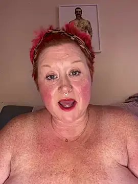 Stripchat Live Sex Cam of BustyRedxx