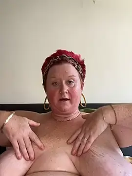 Stripchat Live Porn of BustyRedxx