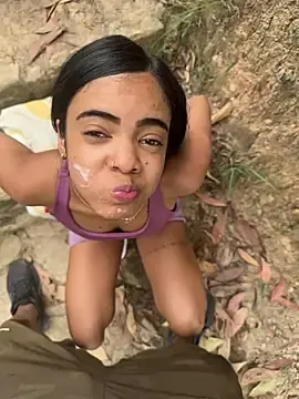 Stripchat Sex Cam of NAUGHTY_LITTLE_18
