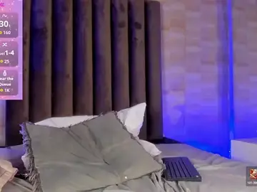 Stripchat Watch Live Sex Cams of Isaac_Grey