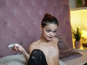 Stripchat Live Sex of MaiaMini