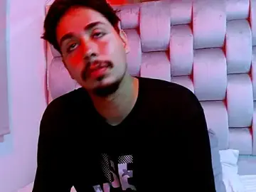 Stripchat Sex Cam of apolo_BIGCOCK01