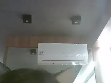 Stripchat Adult Webcam of SkinnyKitten
