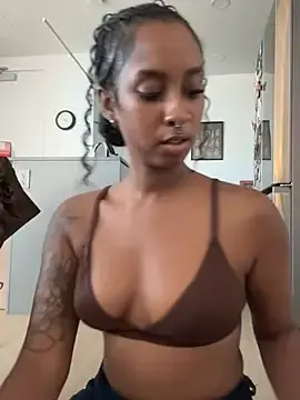 Stripchat Nude Webcam of Your_Paris
