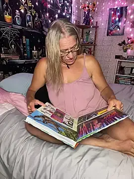Stripchat Sex Cam of TrenaAnne