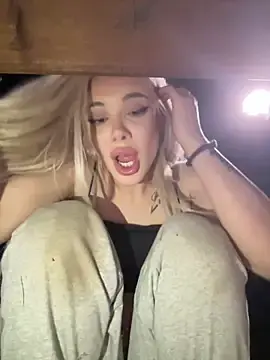 Stripchat Live Sex of AlyssaFoxx_