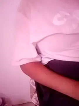 Stripchat Live Sex Cam of Riya_Beauty