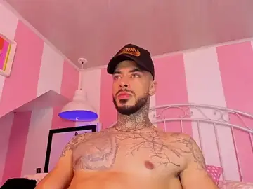 Stripchat Free Porn Cam of VinzenzRizzo