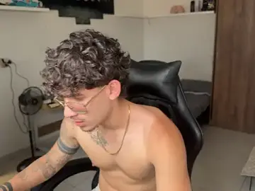 Stripchat Best live sex cam show of Kisan_Smith