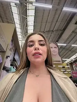 Stripchat Live Sex of Alirawrz