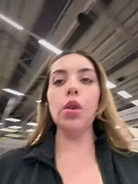 Stripchat Live Sex of Alirawrz