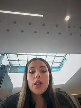 Stripchat Free Porn Cam of Alirawrz