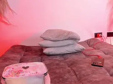 Stripchat Live Sex Cam of hailey_sky_