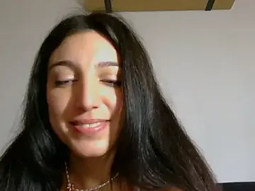 Stripchat Adult Webcam of petitebelu