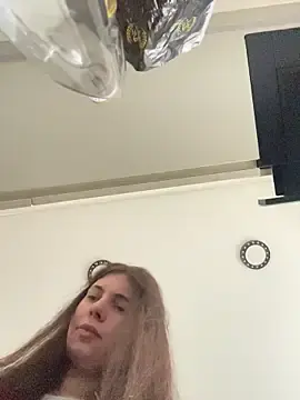 Stripchat Live Sex Cam of CurlyLara