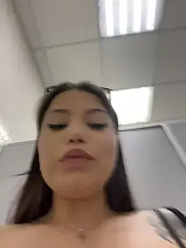 Stripchat Free Porn Cam of Chloe__Moon