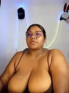 Stripchat Free Live Porn of paola091