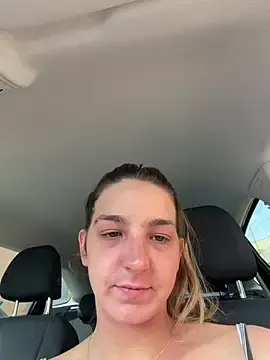 Stripchat Free Porn Cam of DoriDelux66