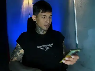 Stripchat Free Porn Cam of Travisttanner28