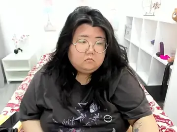 Stripchat Free Porn Cam of Nadine_asian