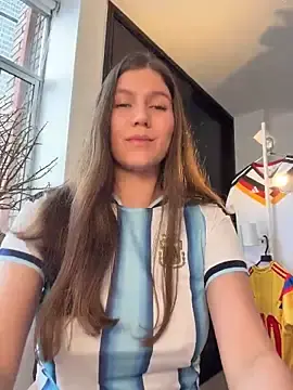 Stripchat Free Porn Cam of AmelieLaurent_