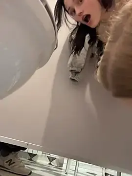 Stripchat Nude Webcam of kira_mia