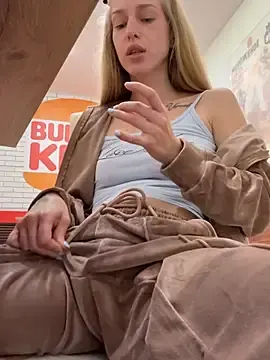 Stripchat Best Webcam of kira_mia
