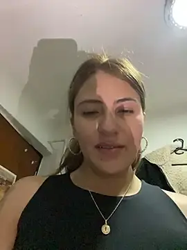 Stripchat Free Porn Cam of Andrea_19blonde