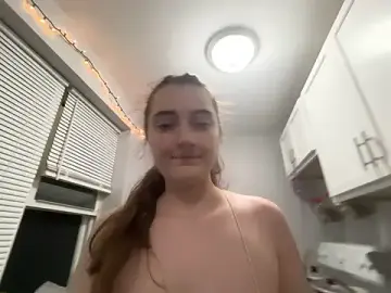 Stripchat Nude Webcam of Snowbunnycake_131