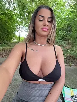 Stripchat Free Live Porn of KirstieVegas