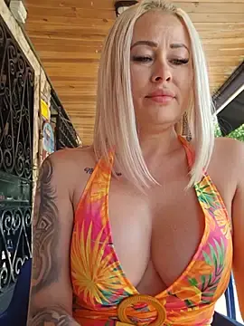 Stripchat Sex Cam of MILFBARBY