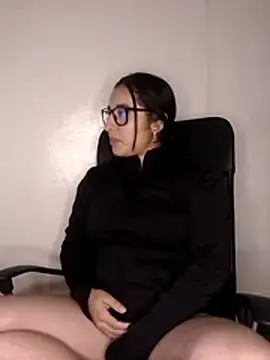 Stripchat Live Sex of kira-stormm