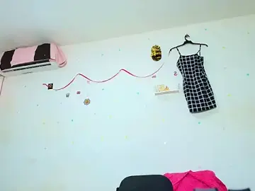 Stripchat Live Sex Cam of Channell_white