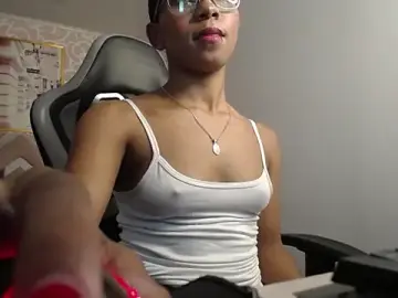 Stripchat Live Sex Cam of LauraKail_ch