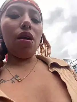 Stripchat Live Sex Cam of Sallem_Pink