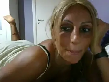 Stripchat Adult Video Chat of cari_guerrera