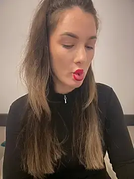 Stripchat Live Sex Cam of HotXMom_